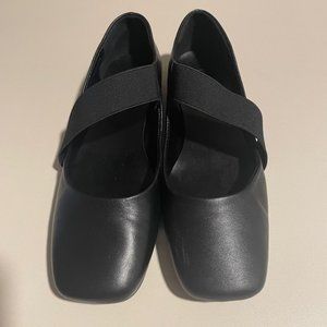 Black Flats for Women